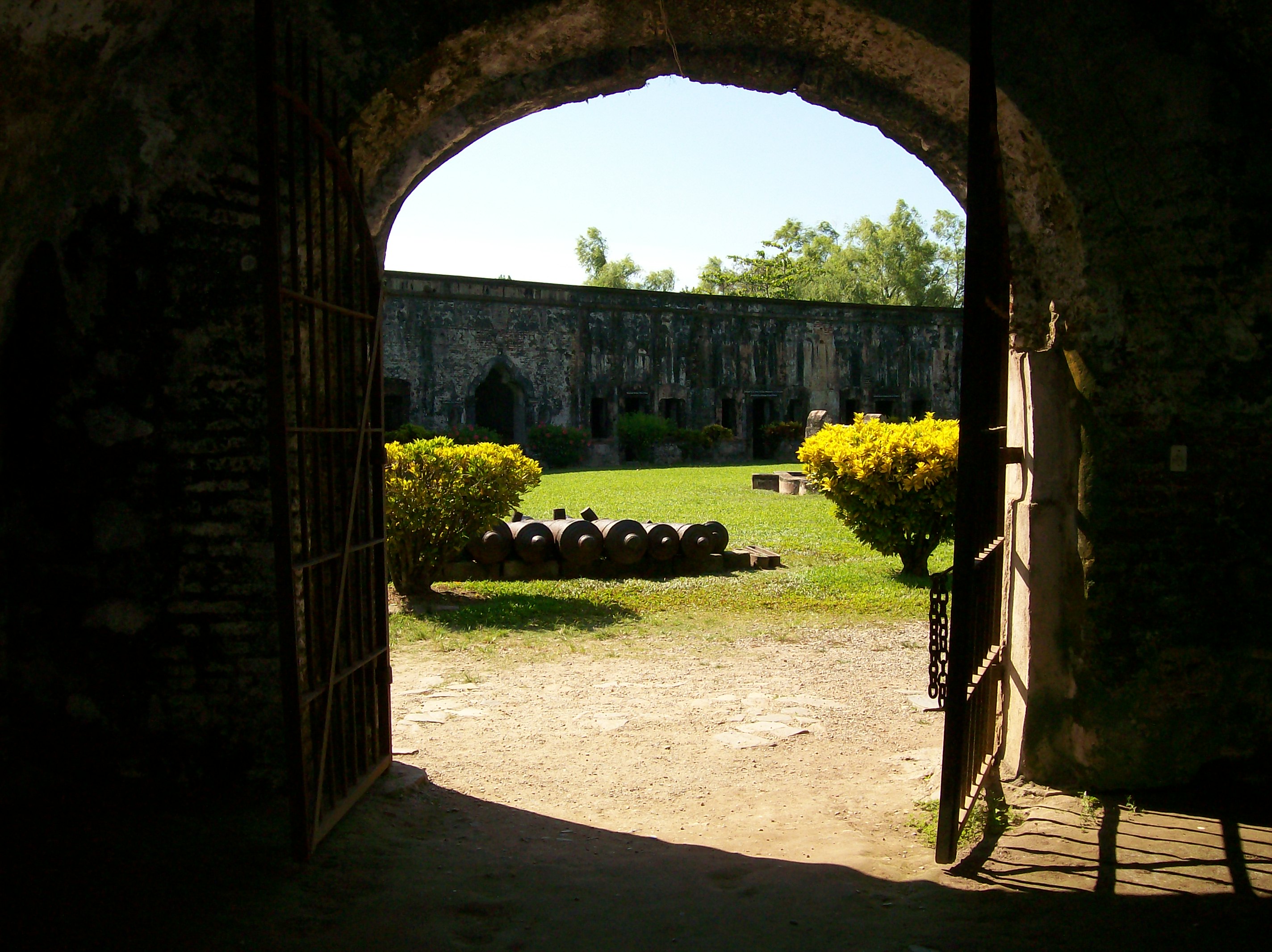Fortaleza de San Fernando de Omoa ,  Acceso a la plaza de armas de la fortaleza . Fotografía Gerardo Johnson-Museo de la Fortaleza de Omoa