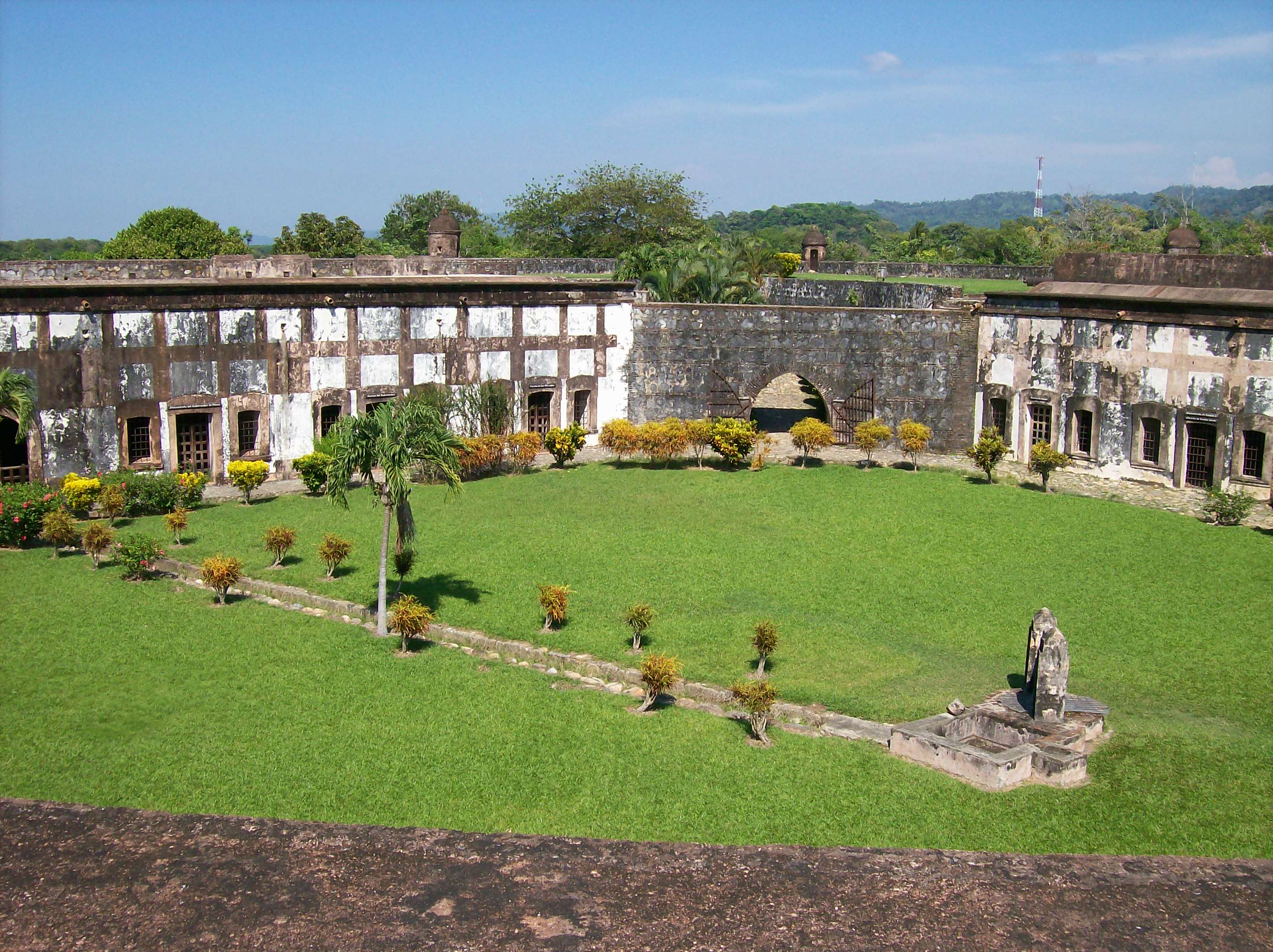San Fernando de Omoa Fortress ,  Parade ground of the fortress . Photo: Gerardo Johnson-Museum of Omoa Fortress