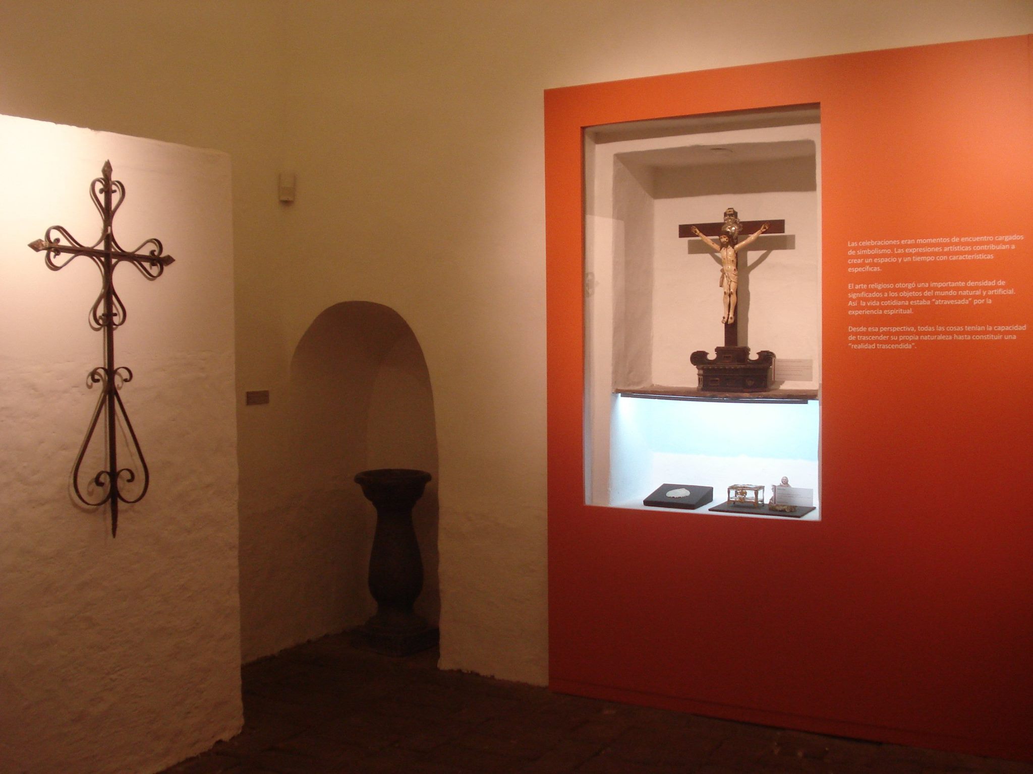 Juan de Tejeda Religious Art Museum. Hall 4 of the museum. To the left a cemetery cross with African symbols.. Photo: Juan de Tejeda Religious Art Museum