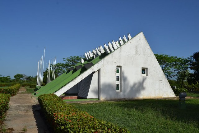 Caimito del Hanábana Memorial. Side view of the monument.. CPPC Matanzas