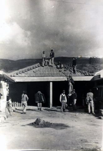 . Foto histórica: construcción del Instituto Otavaleño. 