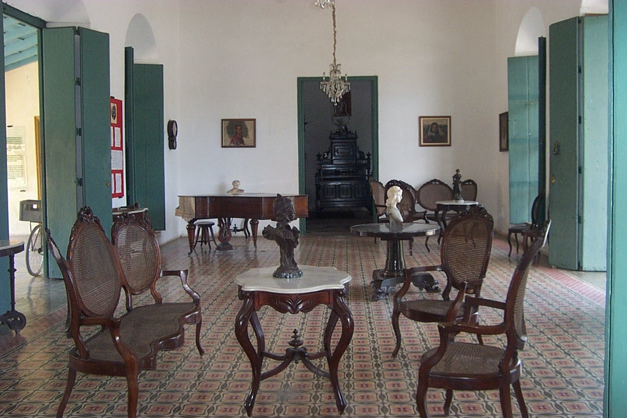 Municipal Museum of Madruga. Hall with colonial furniture and decorations . Photo: Jorge Garcell