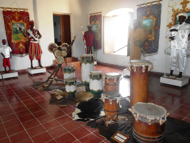 Castle of San Severino “The Slave Route Museum". Reproductions of African deities and religious musical instruments . Photo: Nilson Acosta