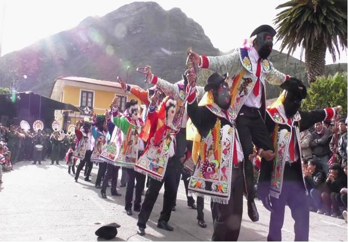 Danza de los Negritos, en toda la serranía del país. Negrería de Acobamba, provincia de Tarma, departamento de Junín. Fotografía aportada por Juan Carlos La Serna