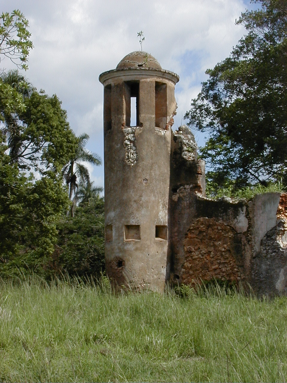 Ruins of Angerona sugar mill and coffee plantation.. Watchtower overlooking slave settlement.. Photo: Nilson Acosta