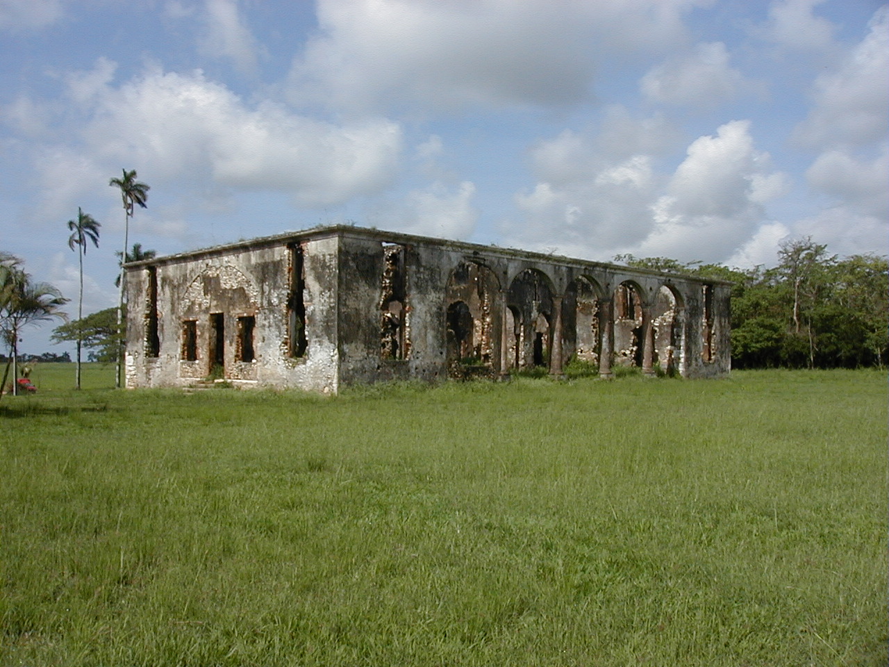 Ruins of Angerona sugar mill and coffee plantation.. Back view of main house.. Photo: Nilson Acosta