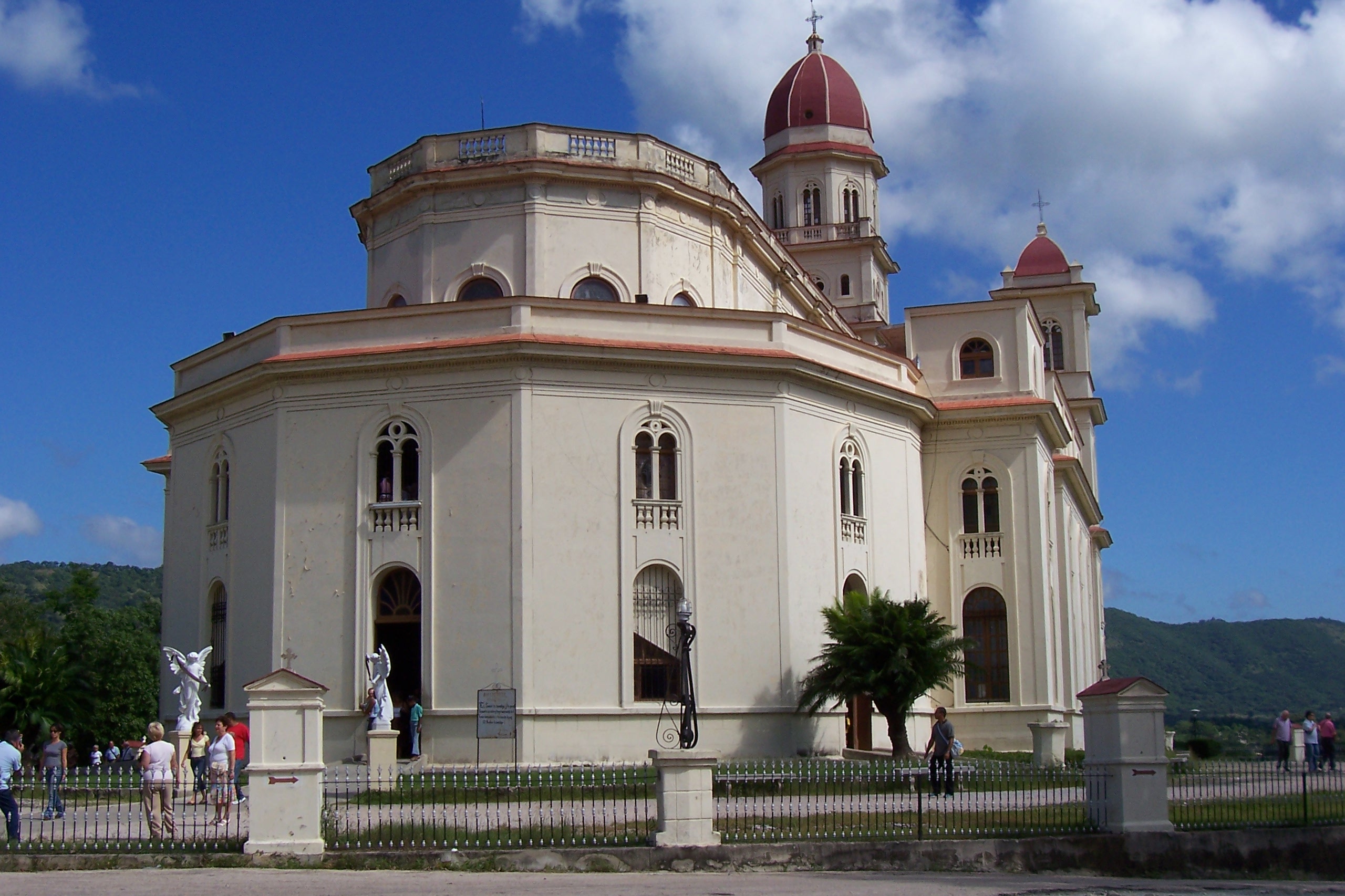 National Sanctuary of El Cobre ,  Back view of the basilica  . Photo: Nilson Acosta